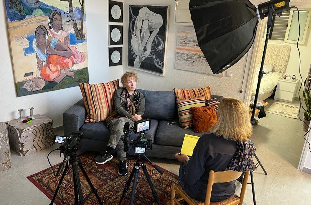 כיצד טכניקות הקשבה יכולות לעזור לאנשים להיפתח ולספר את סיפורם באופן אישי